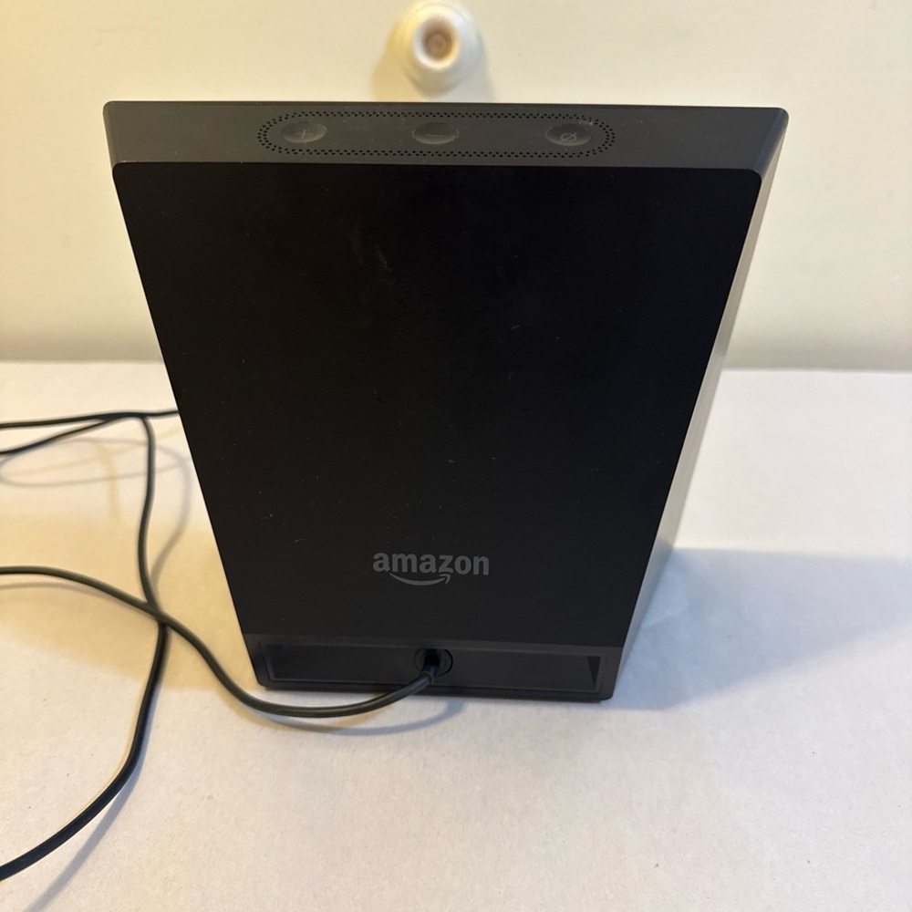 Amazon Smart Display with Touchscreen and Camera - Black - Picture 4 of 4